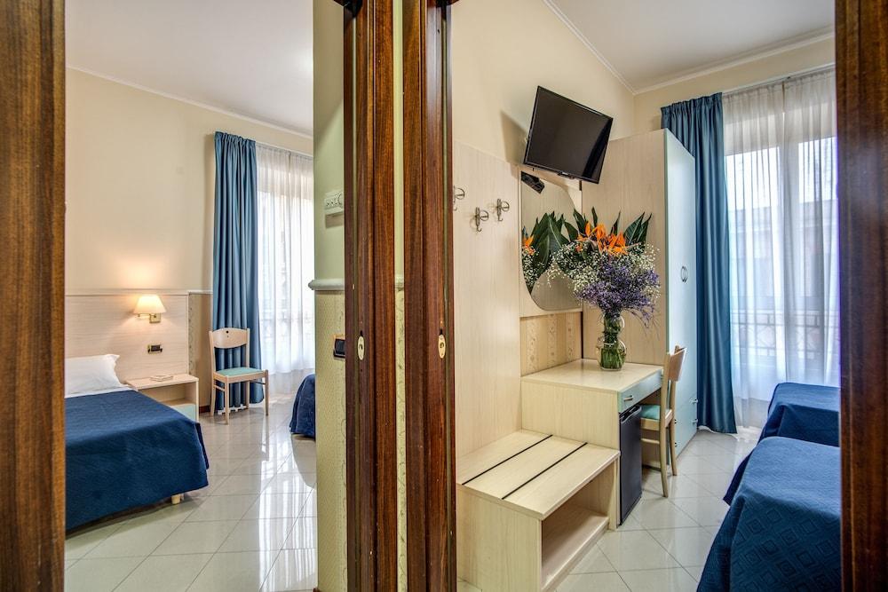 Hotel Ottaviano Augusto Room Type - Classic Quadruple Room