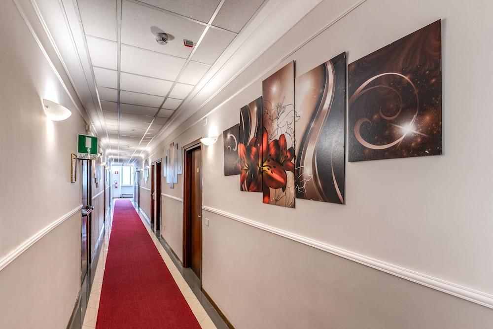 Hotel Ottaviano Augusto Room Type - Classic Triple Room Hotel Ottaviano Augusto Room Type - Classic Triple Room