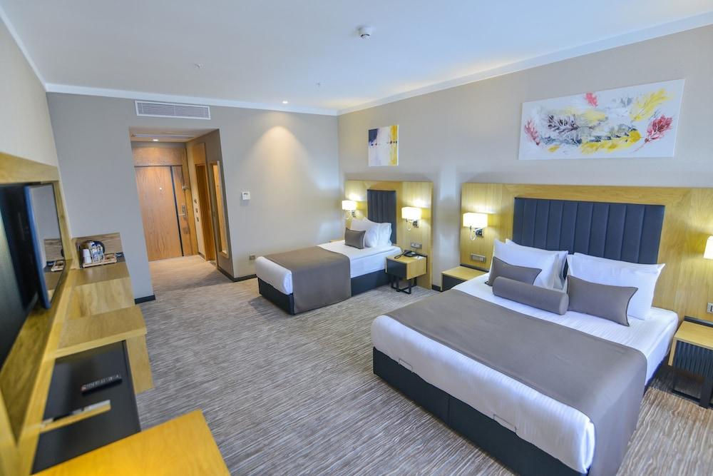 Serenity Comfort Hotel Room Type - Business Triple Room