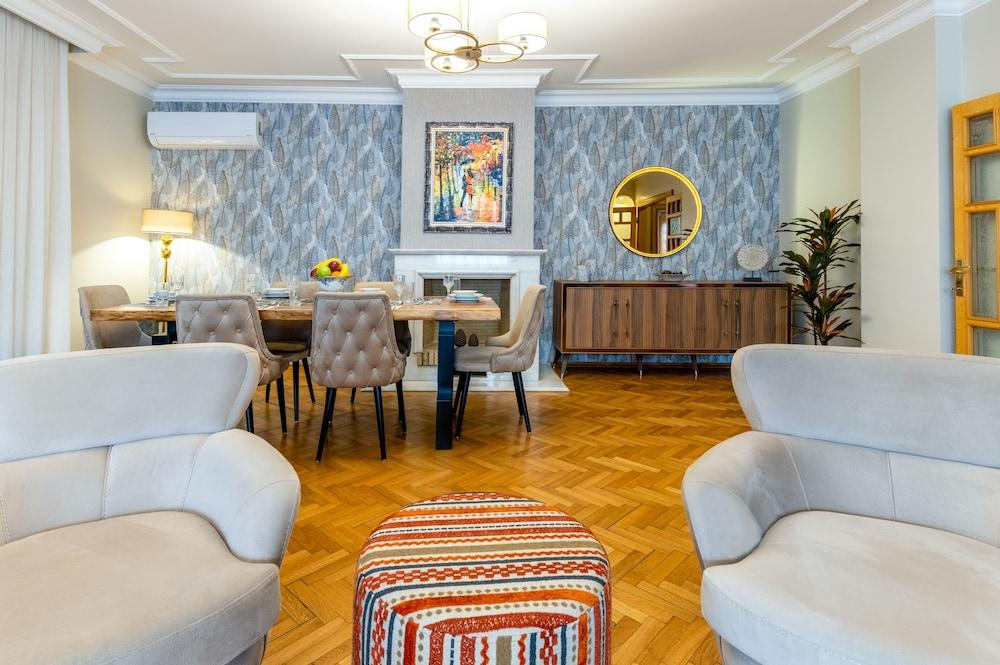BayMari Suites Plus Florya Room Type - Deluxe Apartment, 3 Bedrooms, Balcony, Pool View