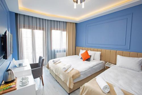 Taksim Leon's Hotel Cafe & Spa Room Type - Triple Room with Balcony
