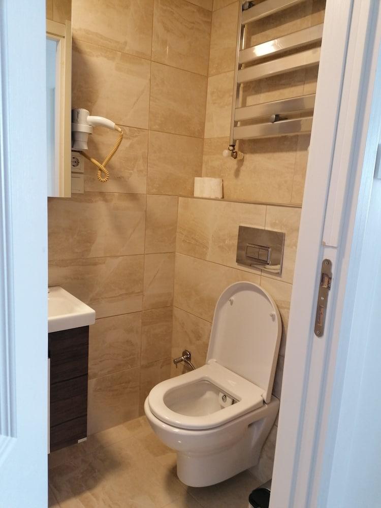 Galata Waterfall Apartment - Tap to explore photos