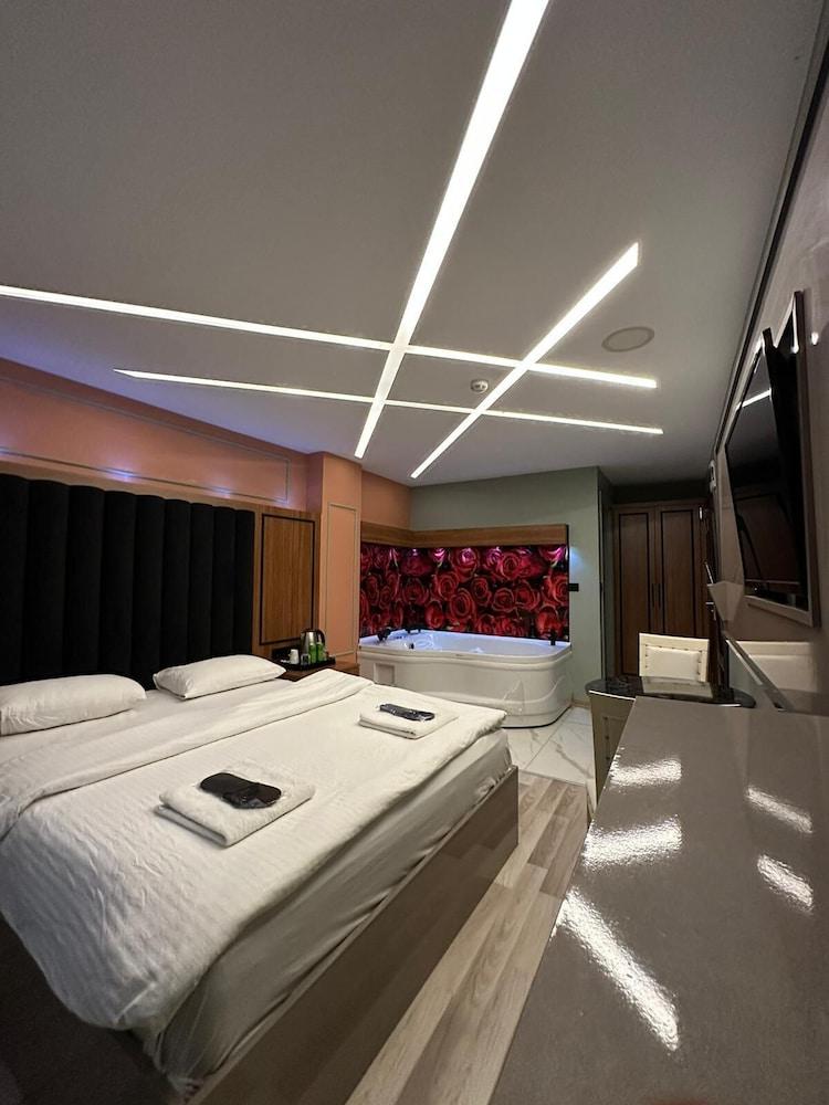 Blueway Room Type - Romantic Double Room