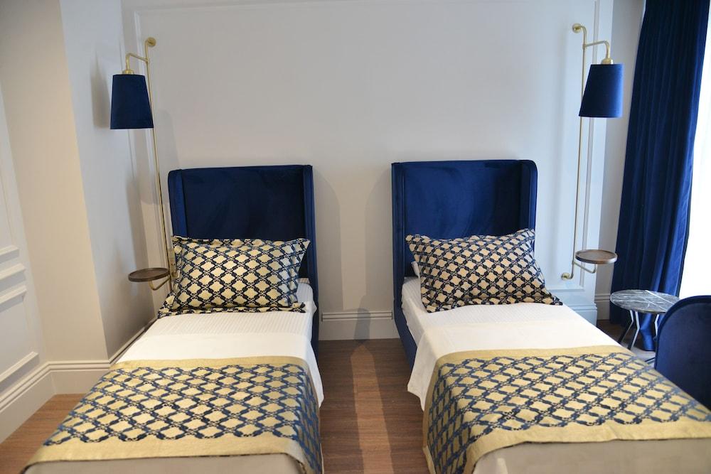 A11 Exclusive Hotel Room Type - Deluxe Twin Room