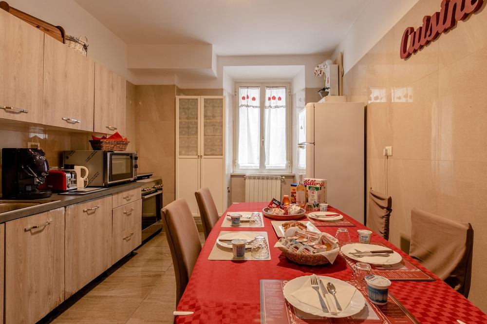 4 Bed Apt Sleeps 8 -ensuite Bathrooms - Tv & Wifi
