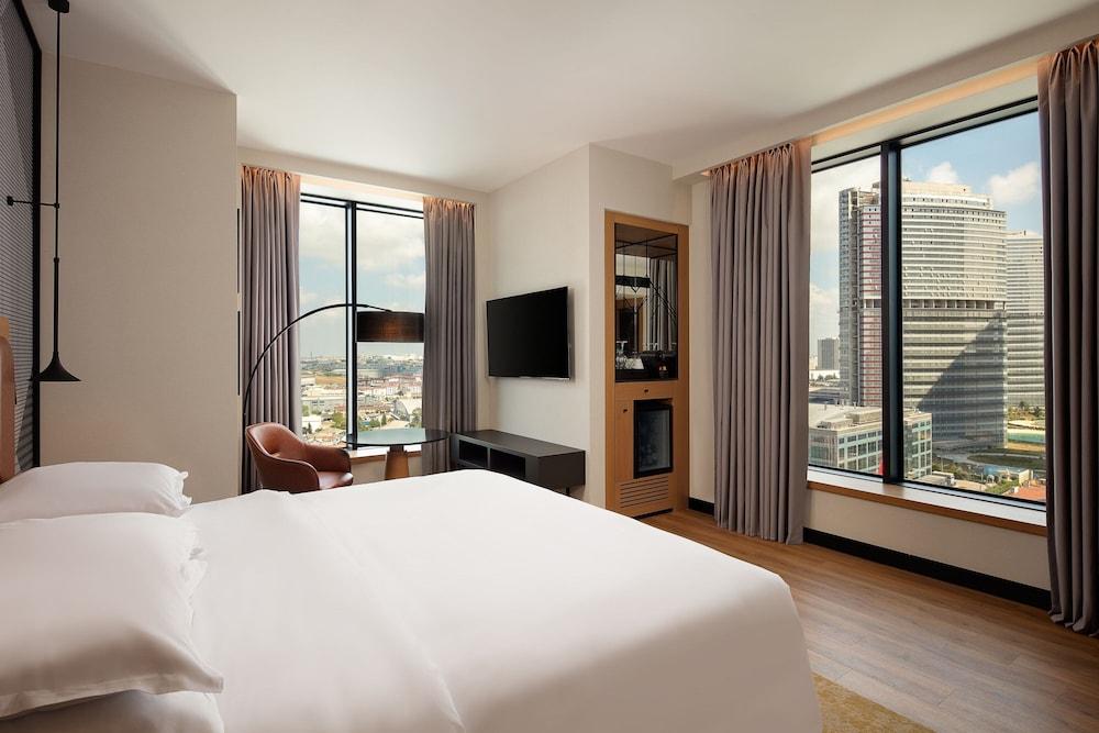 Sheraton Istanbul Esenyurt Room Type - Premium Room, 1 King Bed, City View (Corner) Sheraton Istanbul Esenyurt Room Type - Premium Room, 1 King Bed, City View (Corner)