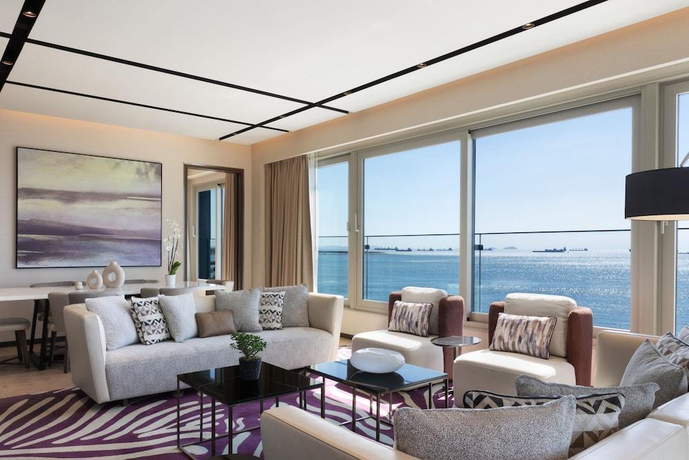 JW Marriott Hotel Istanbul Marmara Sea Room Type - Spacious Two Bedroom Residence, Executive Lounge Access, 2 King, Sea View, Balcony