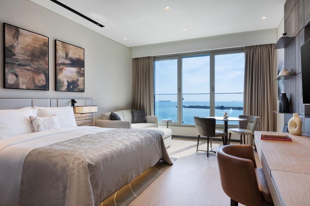 JW Marriott Hotel Istanbul Marmara Sea Room Type - Cosy Studio Residence, Executive Lounge Access, 1 King