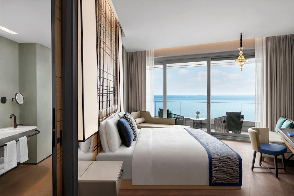 JW Marriott Hotel Istanbul Marmara Sea Room Type - Deluxe Panoramic Sea View, Guest Room, 1 King, Balcony