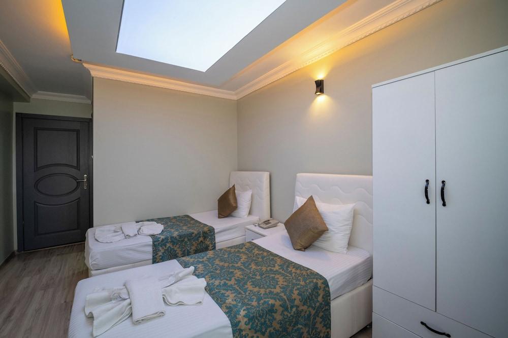 Hotel Simper - Tap to explore photos