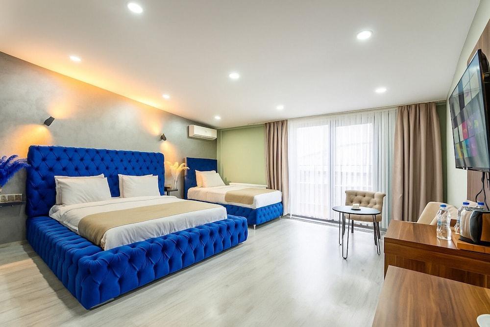 Monezza Avcılar Room Type - Deluxe Uc Kisilik Oda Balkonlu