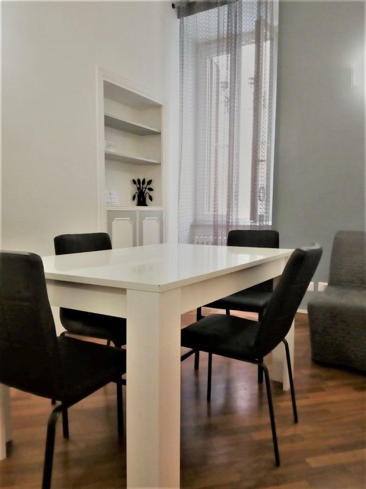 Pantheon 2 bedroom up 5 persons - Tap to explore photos