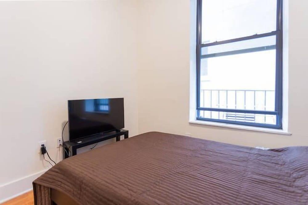 Beautiful 1 Bedroom Apartment - Tap to explore photos