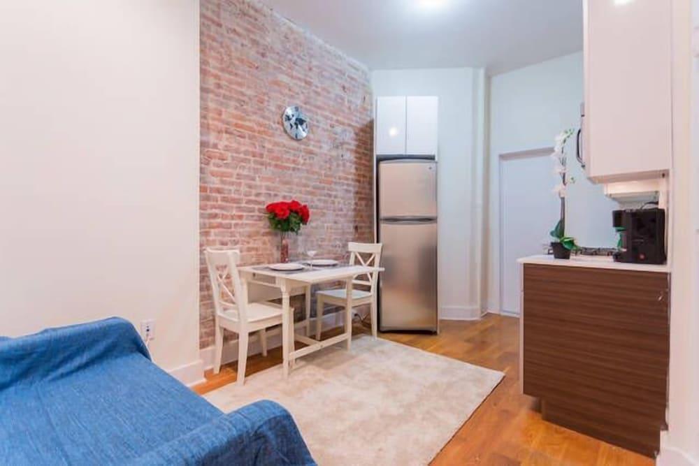 Beautiful 1 Bedroom Apartment - Tap to explore photos