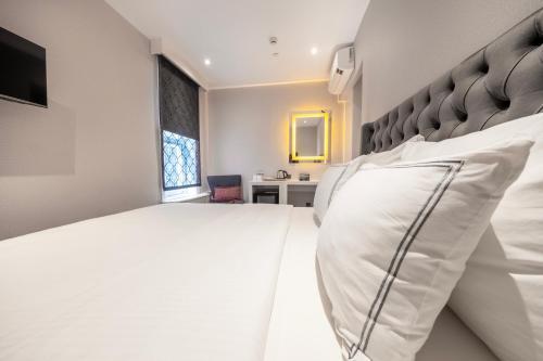 Loop Hotel Bosphorus İstanbul - Tap to explore photos