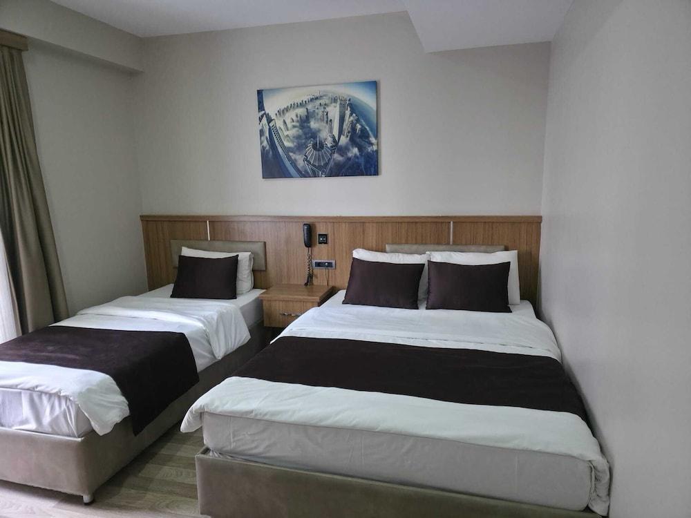 Hotel La SERA Room Type - Deluxe Triple Room