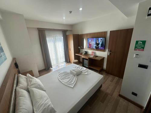 Hotel La SERA - Tap to explore photos