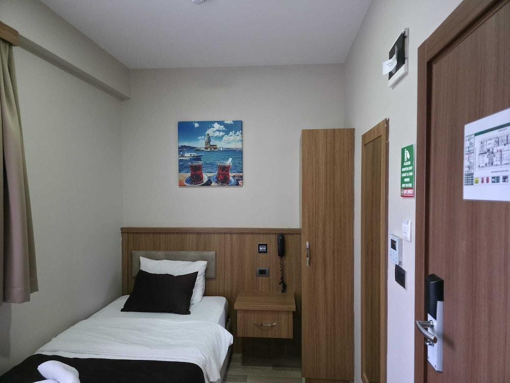 Hotel La SERA - Tap to explore photos