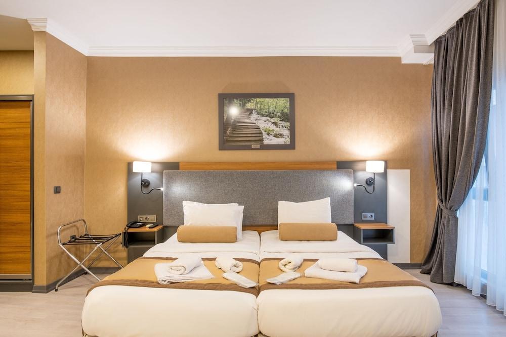 Orange Hotel & Spa Room Type - Deluxe King Room