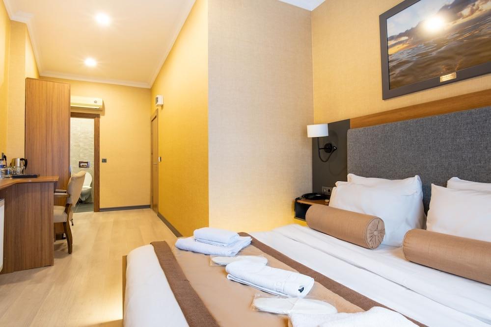 Orange Hotel & Spa Room Type - Deluxe Queen Room