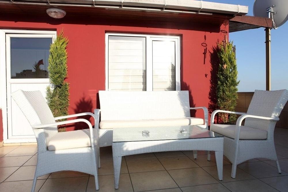 Noi Suites - Tap to explore photos