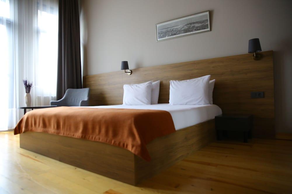 ROCO Beyoğlu Room Type - Deluxe Room, 1 Queen Bed, Non Smoking, Balcony ROCO Beyoğlu Room Type - Deluxe Room, 1 Queen Bed, Non Smoking, Balcony