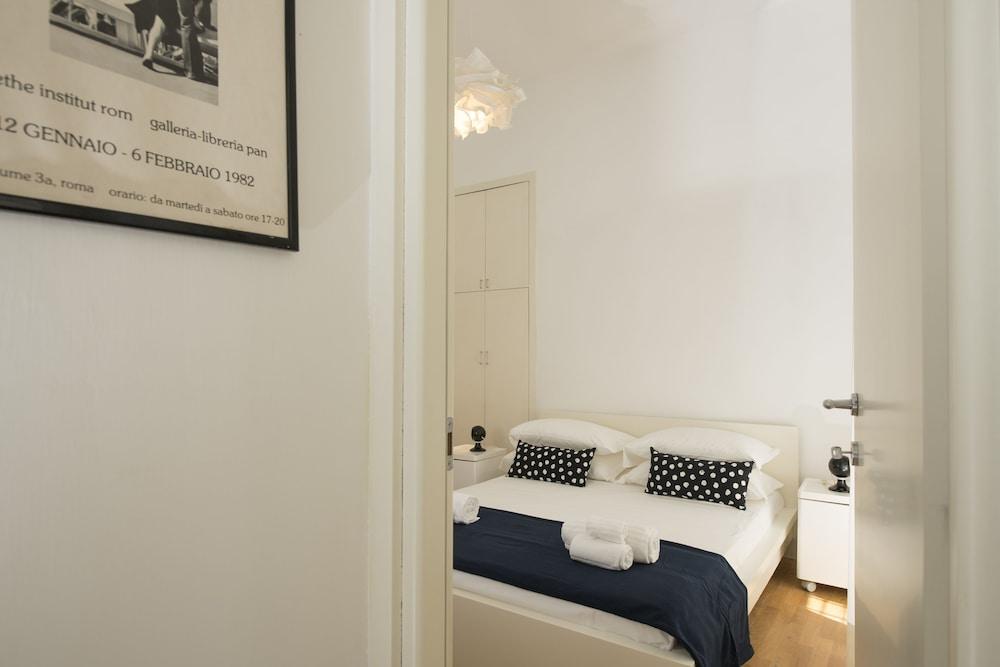 Babuino Apartments - Piazza di Spagna - Tap to explore photos