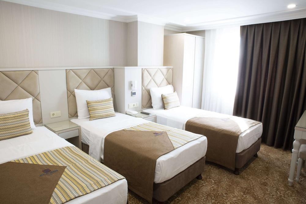 Alpinn Hotel DUE Room Type - Superior Triple Room