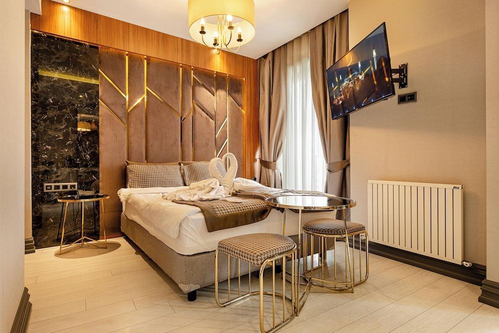 Santra Hotel Room Type - Deluxe Double Room