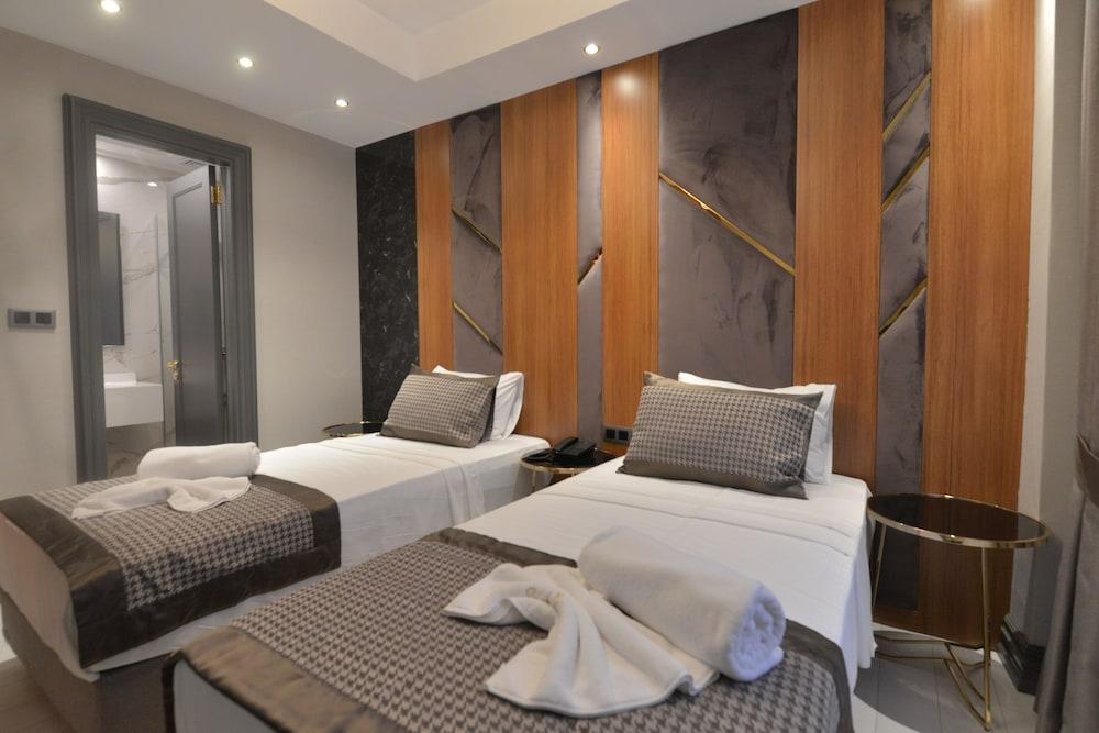 Santra Hotel Room Type - Standard Twin Room