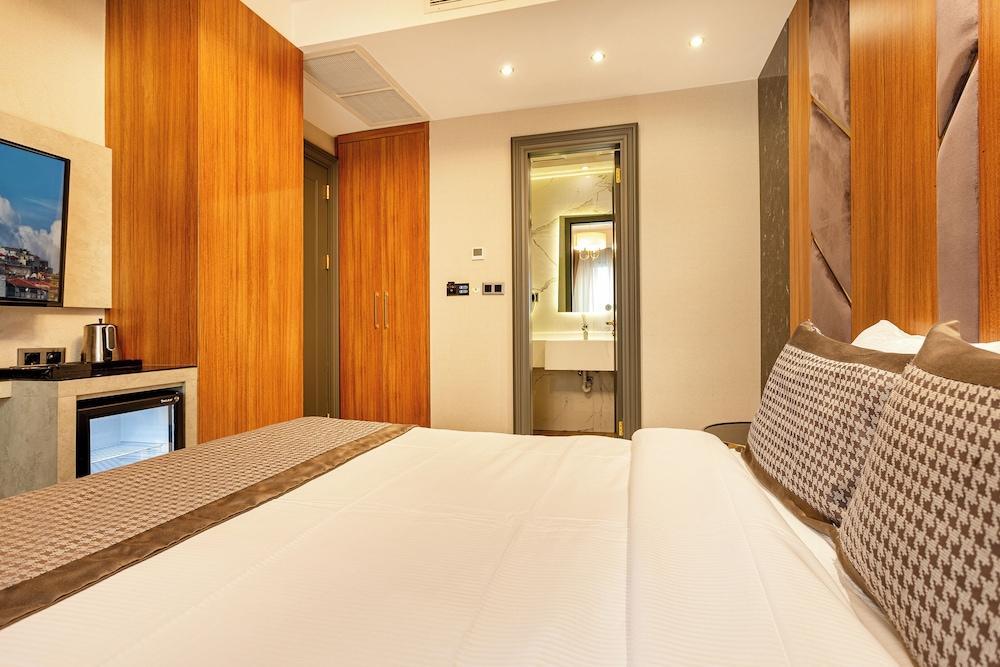 Santra Hotel Room Type - Economy Room, 2 Double Beds