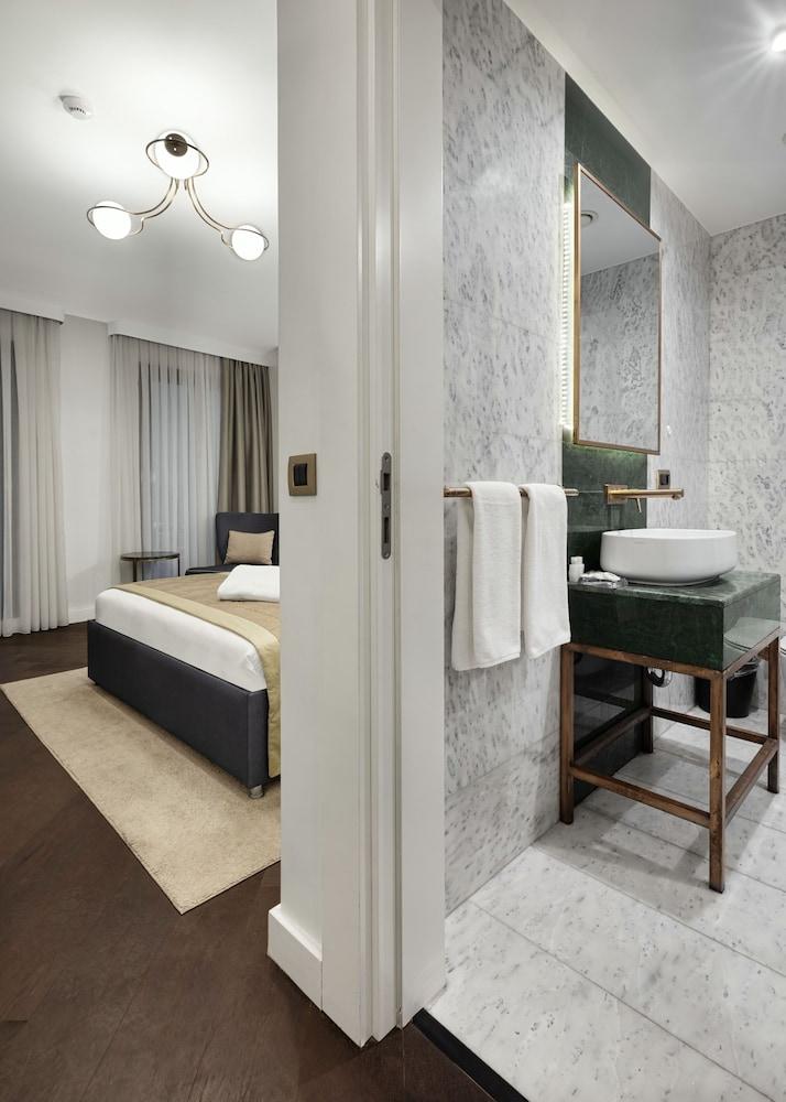 Pera Rasso Hotel Boutique Hotel - Tap to explore photos