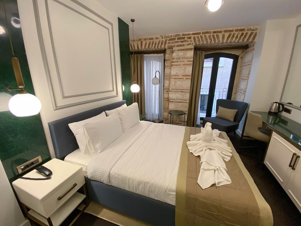 Pera Rasso Hotel Boutique Hotel Room Type - Superior Stone Room With Balcony