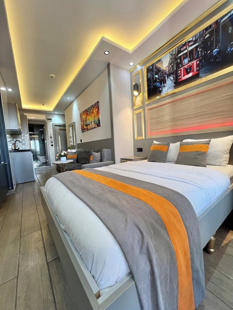 Taksim Larissa Hotel Room Type - Deluxe Suite, City View Taksim Larissa Hotel Room Type - Deluxe Suite, City View