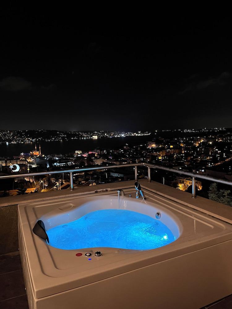 Class Hotel Bosphorus Room Type - Panoramic Suite, Jetted Tub, Sea View Class Hotel Bosphorus Room Type - Panoramic Suite, Jetted Tub, Sea View