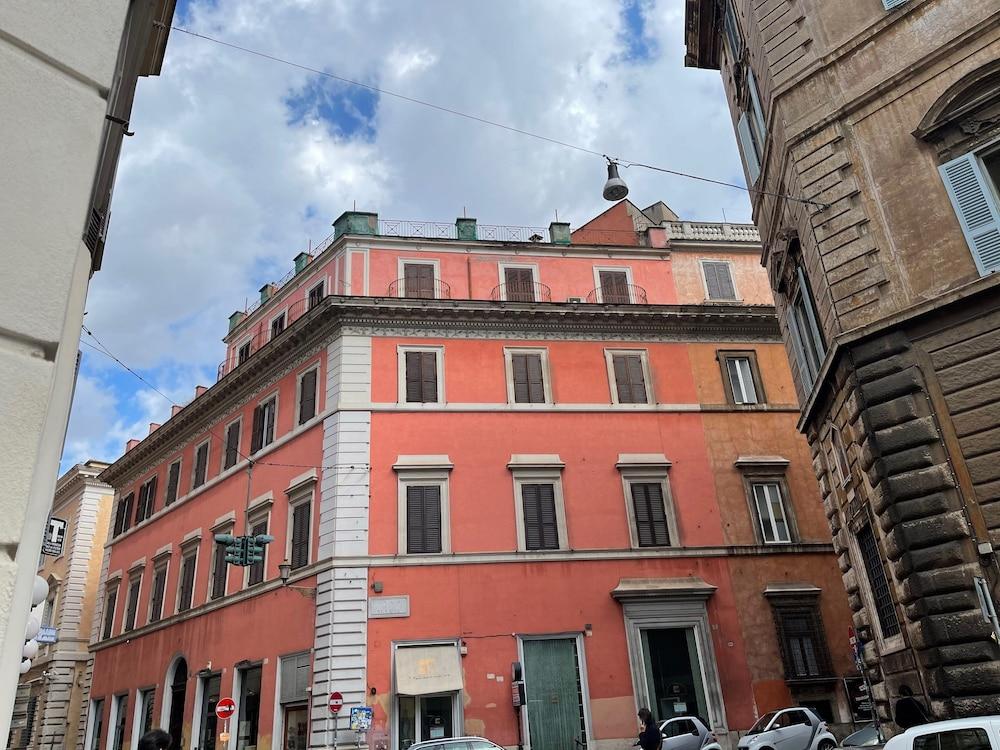 Room94 Piazza Di Spagna - Tap to explore photos