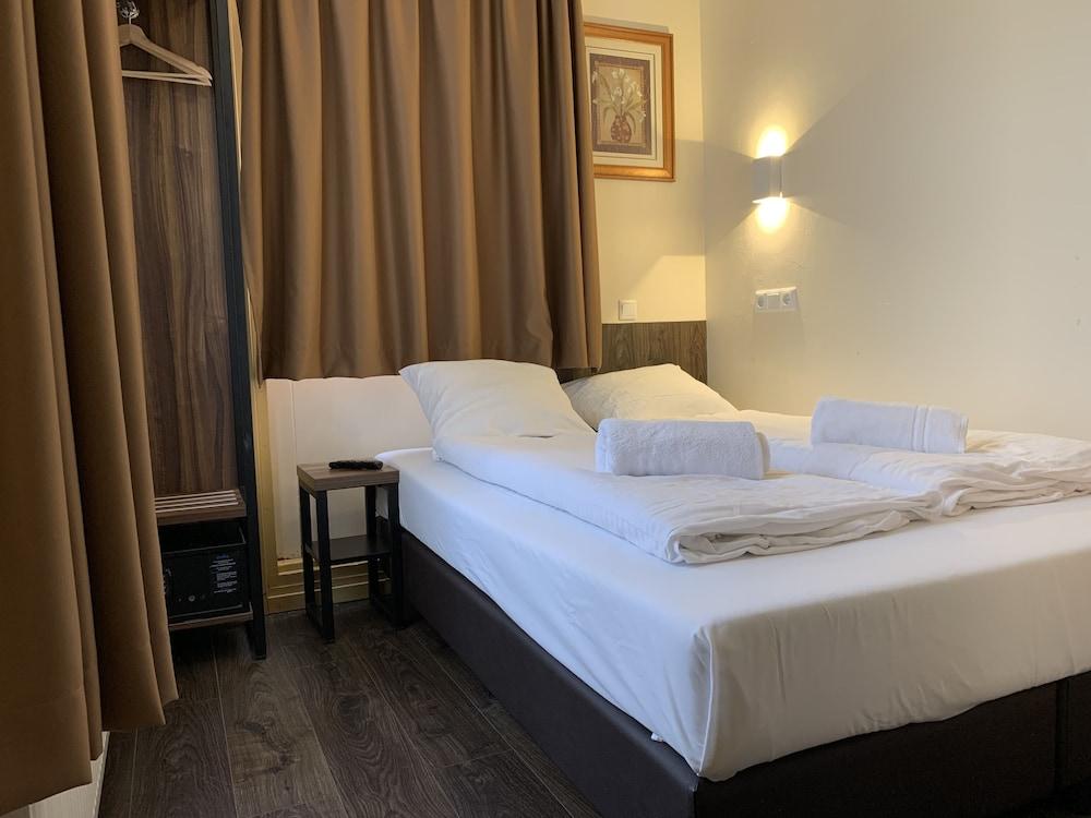 Orange Tulip Hotel Amsterdam - Hostel Room Type - Double Room