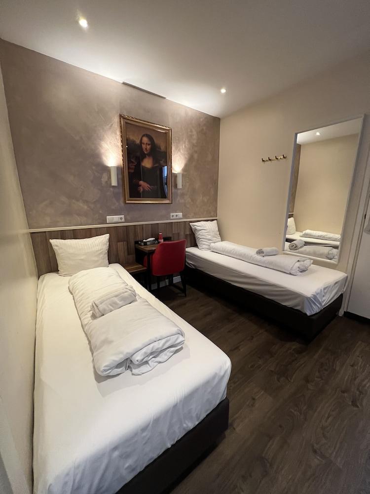 Orange Tulip Hotel Amsterdam - Hostel Room Type - Standard Twin Room