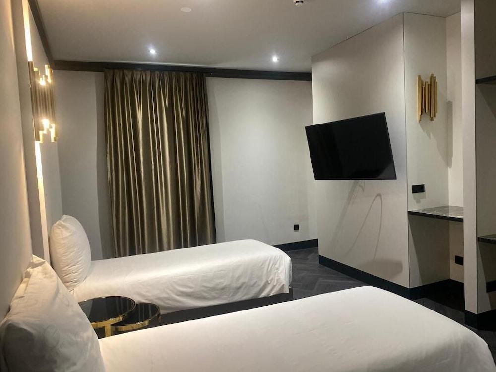 Triple G Hotels Room Type - Junior Suite