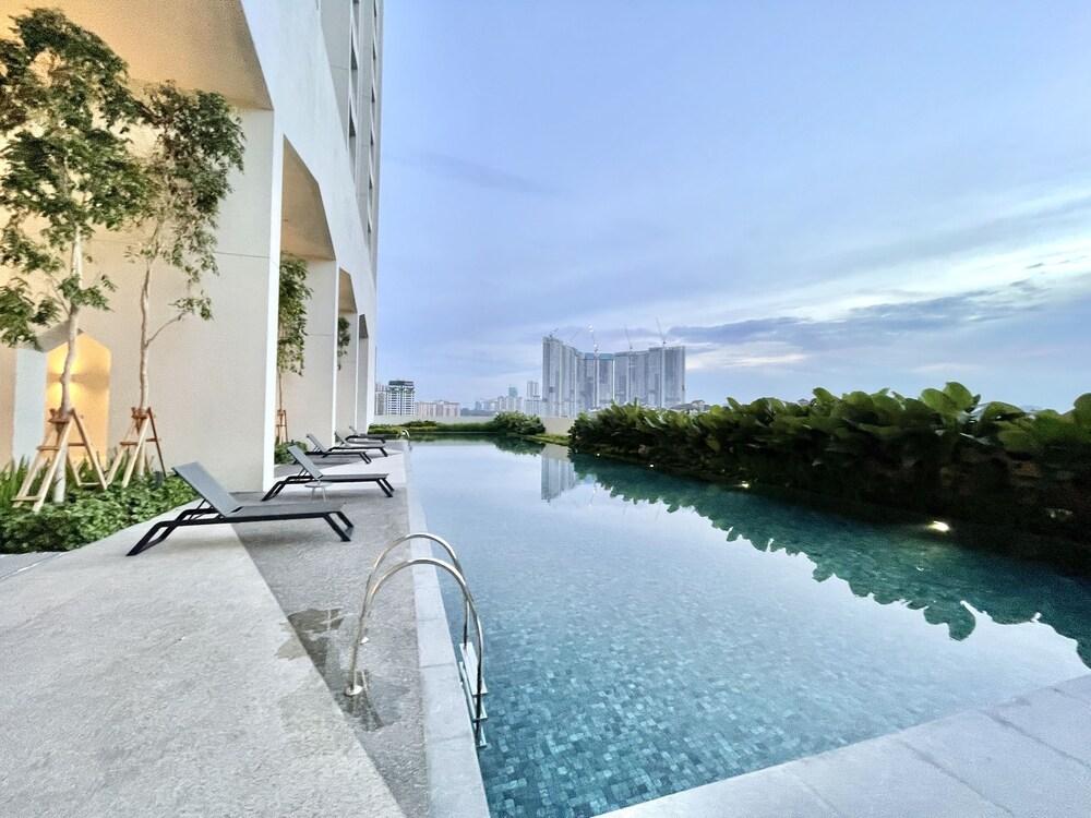 UNA Serviced Residence by MOKA - Tap to explore photos