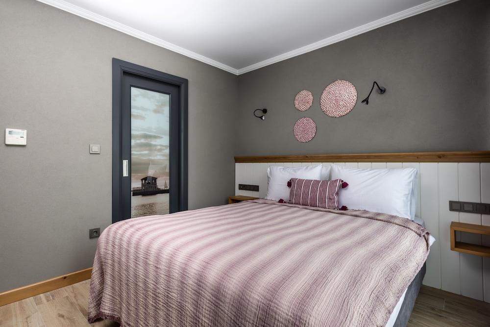 Istanbul Old City Colorful Houses Balat PETRION Hotel Room Type - Double Room