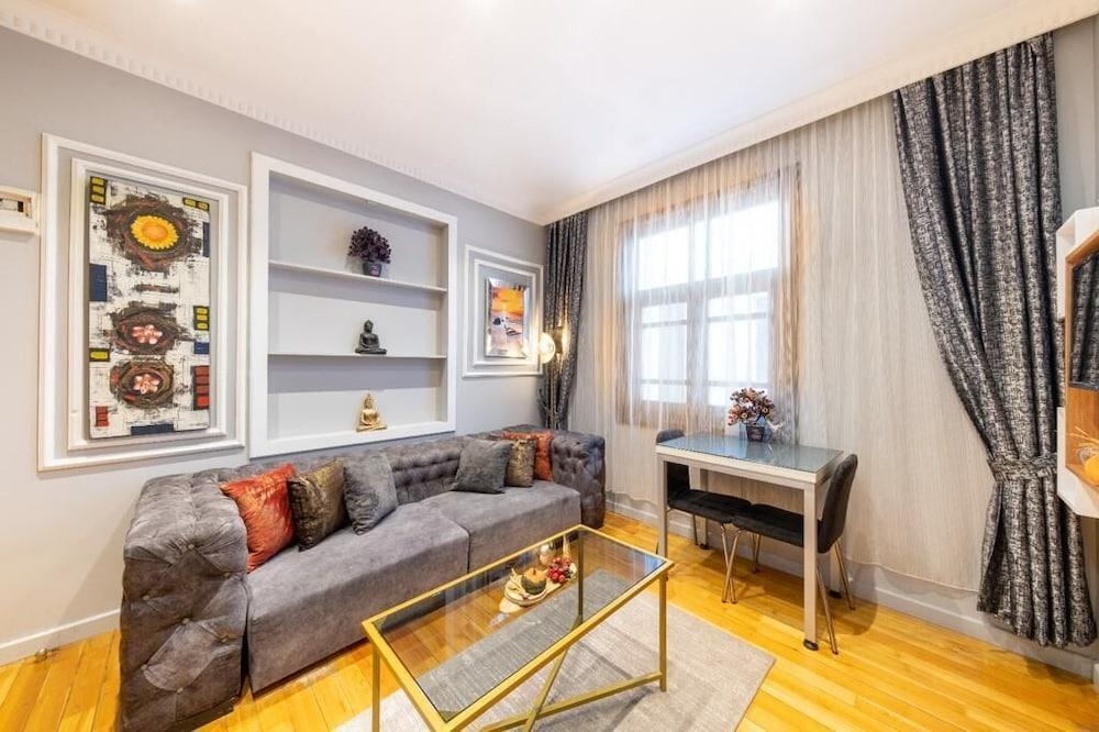 King Suits Hotel Room Type - Family Quadruple Room, 1 Bedroom King Suits Hotel Room Type - Family Quadruple Room, 1 Bedroom