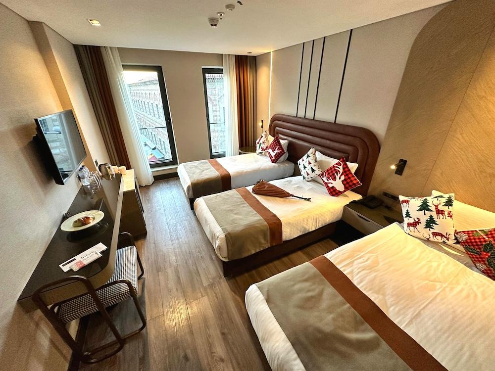 Edition Old City Hotel Room Type - Deluxe Triple Room