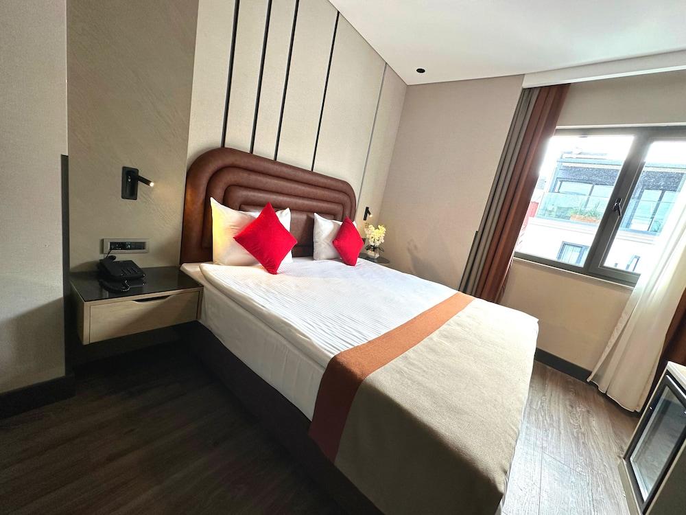 Edition Old City Hotel Room Type - Deluxe Double Room