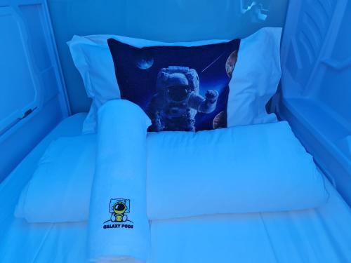GALAXY PODS CAPSULE HOTEL BOAT QUAY - Tap to explore photos