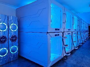 GALAXY PODS CAPSULE HOTEL BOAT QUAY - Tap to explore photos
