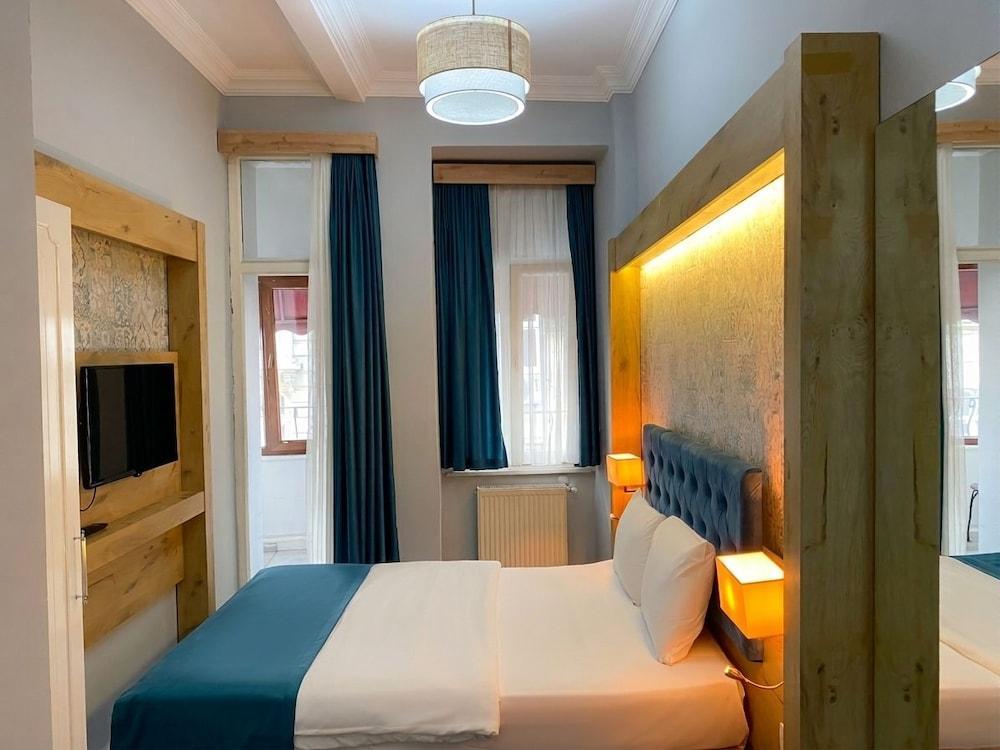 Miss City Hotel Taksim Room Type - Standard Double Room, 1 Double Bed, Smoking, City View