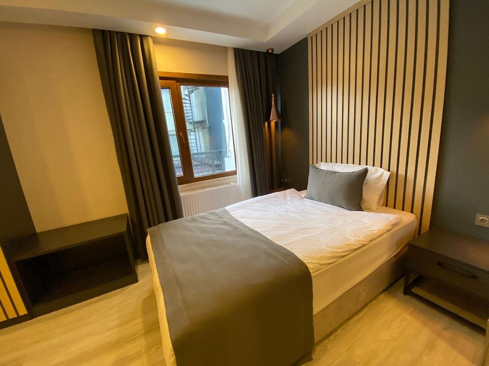 Antik Houses Room Type - Deluxe Triple Room