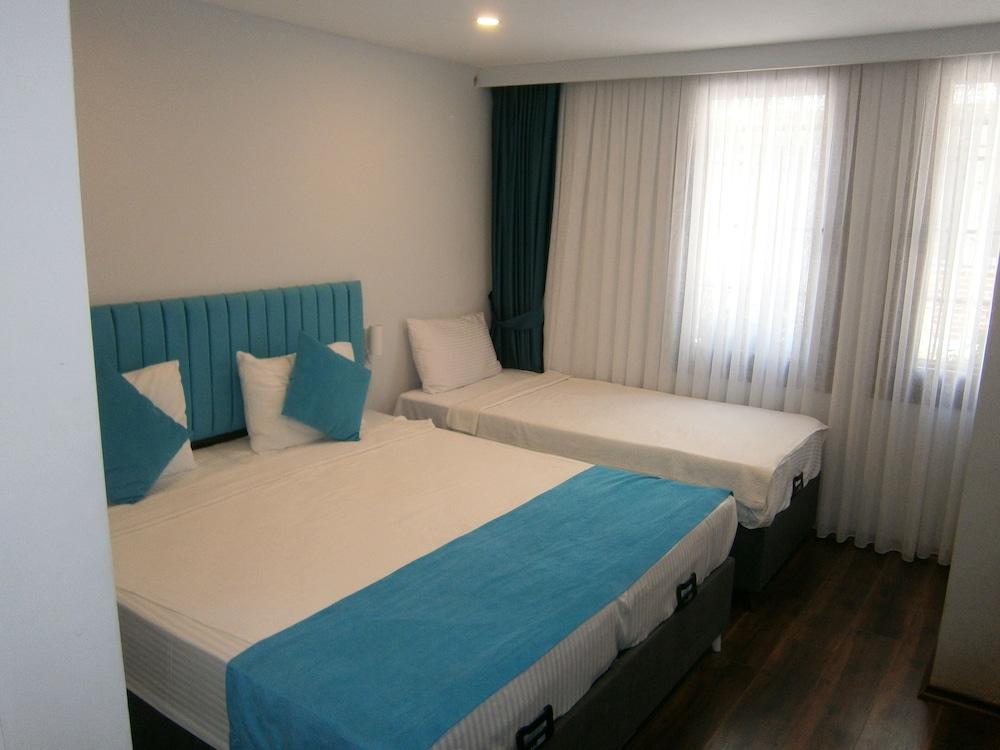 Nos Hotel Room Type - Standard Triple Room