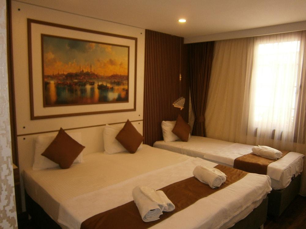 Nos Hotel Room Type - Deluxe Triple Room